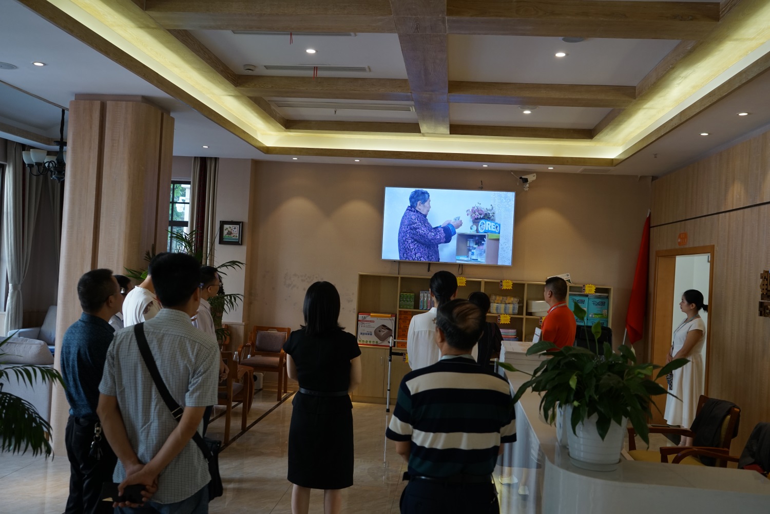 3觀看養(yǎng)護中心介紹影片.JPG