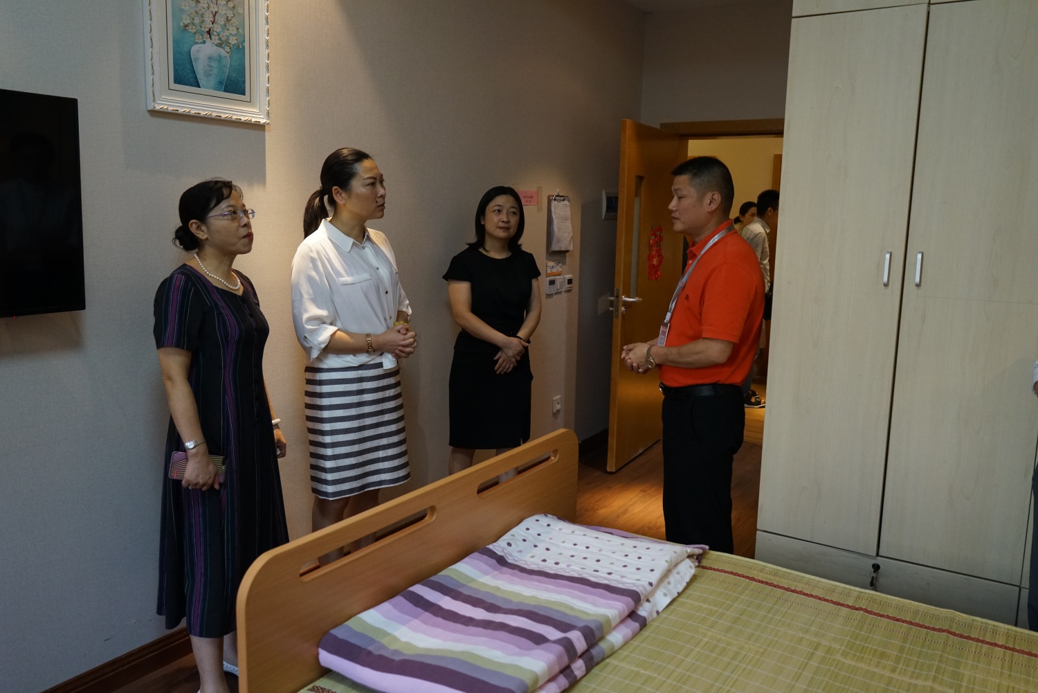 6參觀A區(qū)一層雙人間.JPG