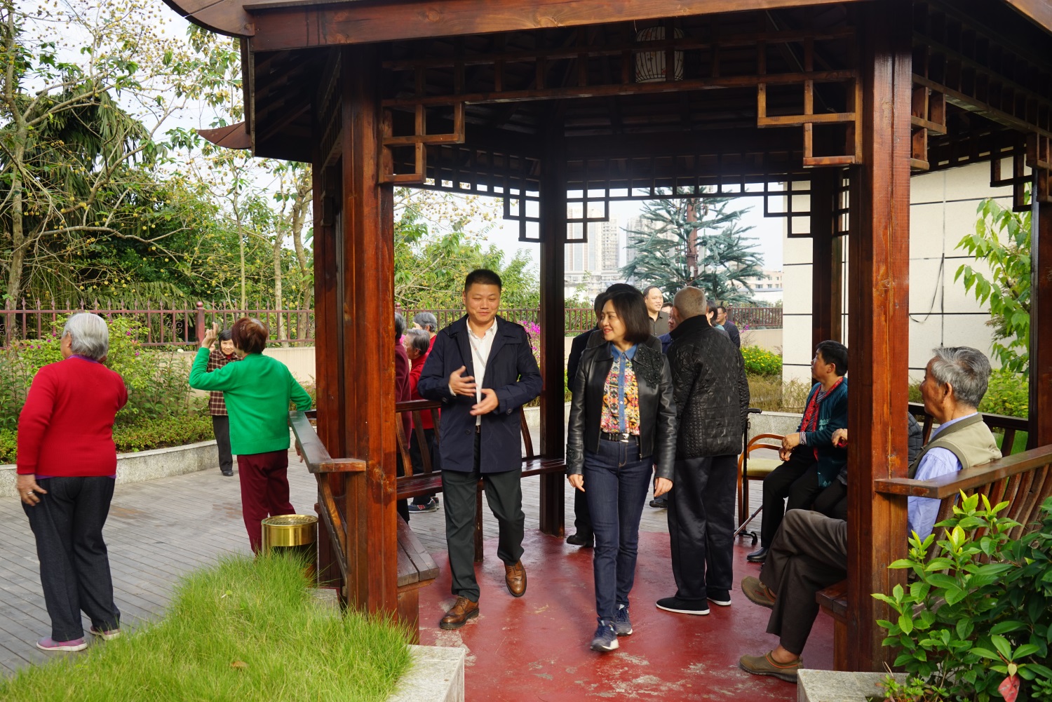 6.參觀(guān)樓頂花園.JPG