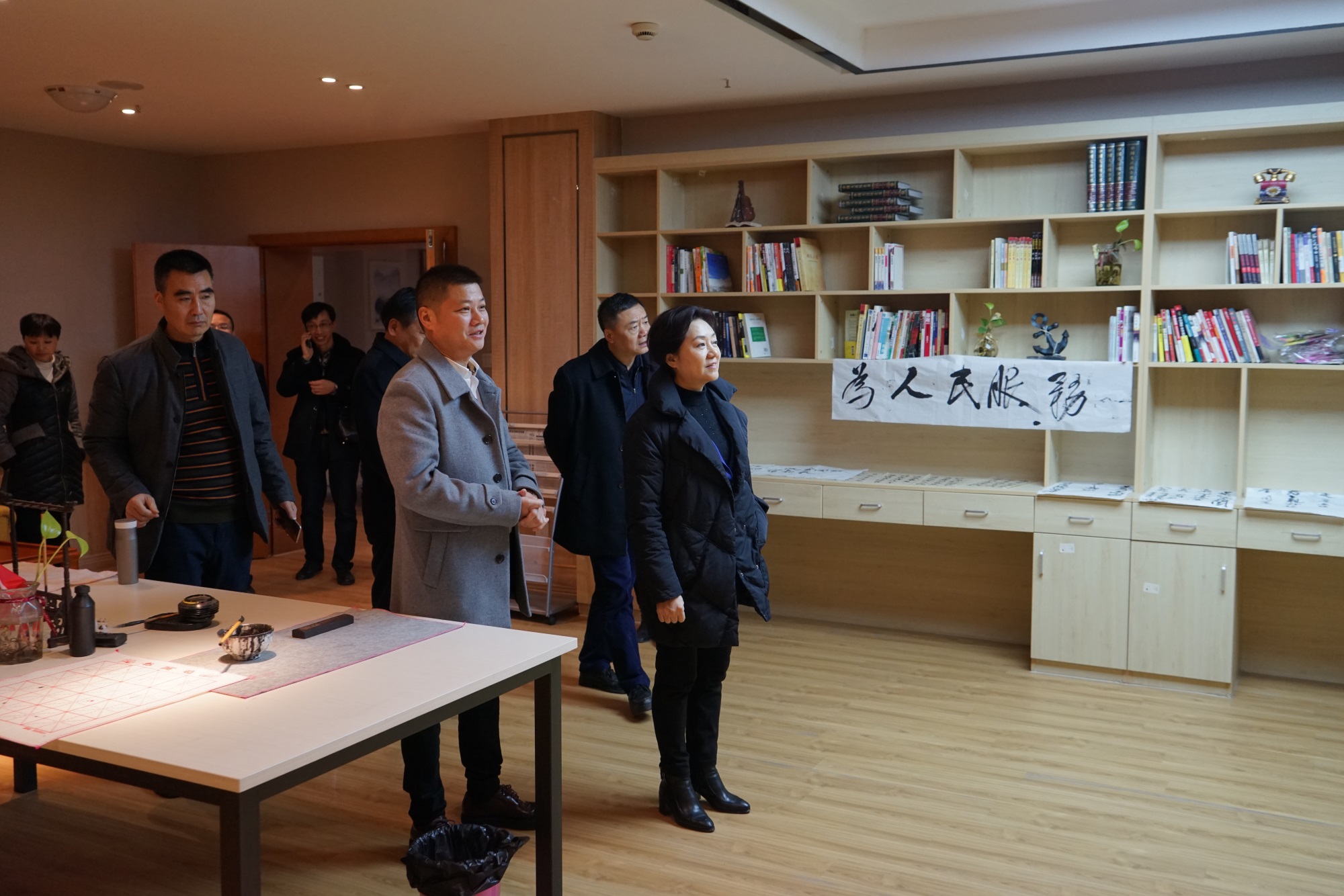 5參觀書畫閱覽室，觀看老人字畫.JPG